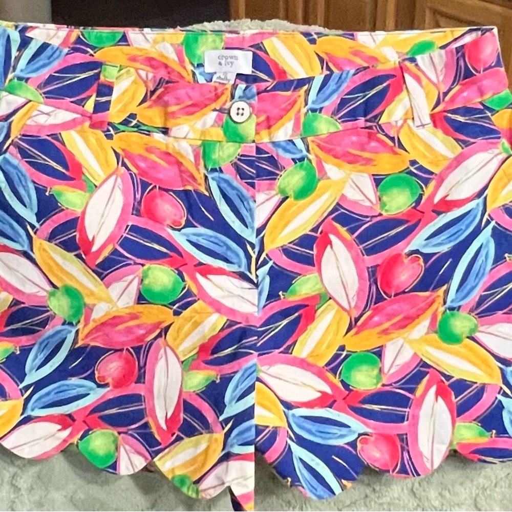 Crown & Ivy Shelby shorts